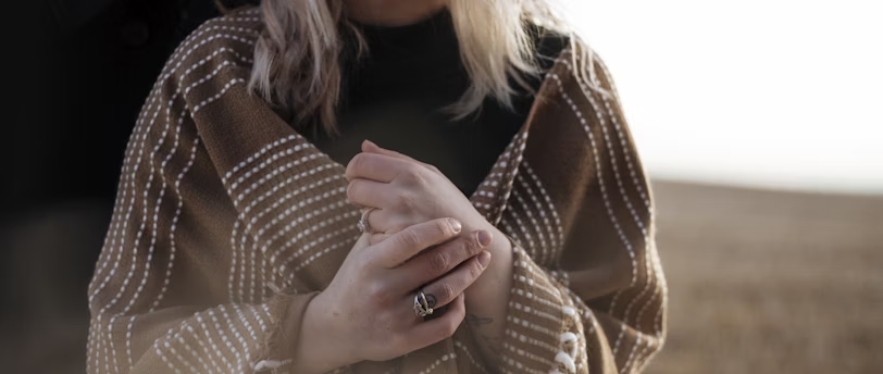 La Prima Scoperta dello Scialle e il Suo Ruolo nella Vita delle Donne