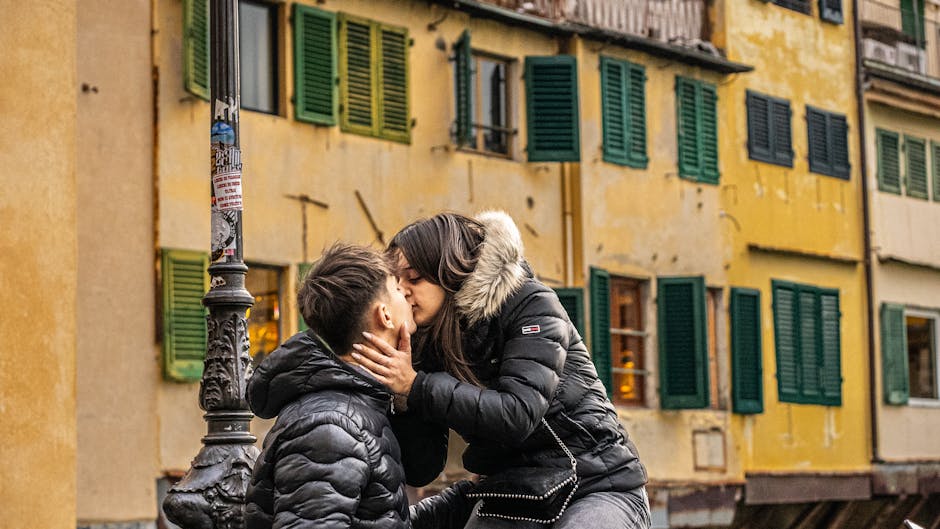 10 Segnali del Linguaggio del Corpo Che Rivelano Attrazione Romantica