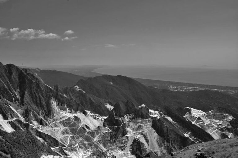 Il Mistero delle Montagne Bucegi: Una Scoperta Segreta che Potrebbe Riscrivere la Storia Umana
