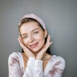 12 Abitudini Scientifiche per Mantenere una Pelle Giovane e Sana