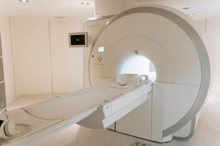 Risonanza Magnetica: Come Funziona e La Scienza Dietro la Diagnosi Medica