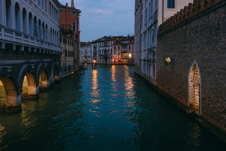 Come Venezia È Stata Costruita: L'Incredibile Ingegneria della Città Galleggiante