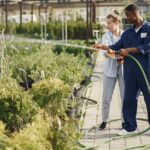 Idraulica Pratica: Perché ‘tappare’ il tubo da giardino riduce la portata (e non il contrario)