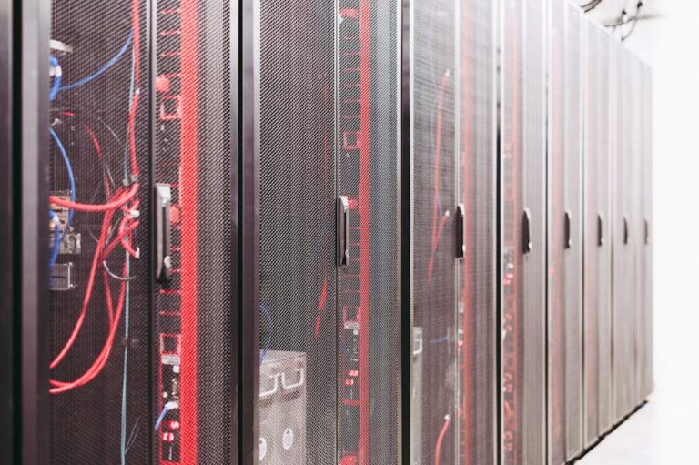 Dentro i Data Center Equinix: Come Funziona l'Internet delle Grandi Aziende