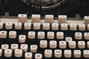 La Vera Storia della Tastiera QWERTY: Non è Stata Creata per la Velocità!
