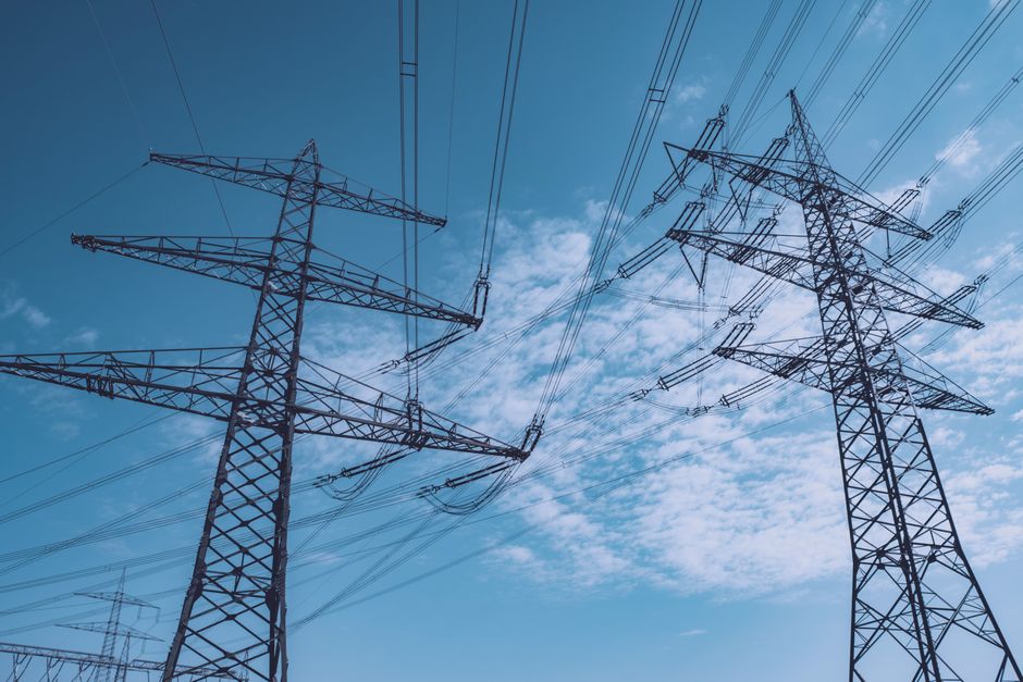 Il Viaggio dell’Elettricità: Dalla Centrale alla Tua Casa | Guida Completa sulla Trasmissione Energetica