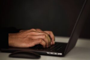 Accettare Tutti i Cookie: Cosa Significa per la Tua Privacy Online?