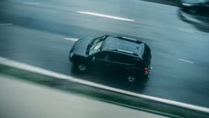 Perché ci sono i Puntini Neri sui Finestrini dell'Auto? La Funzione dei Frits