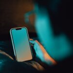 La Psicologia di Chi Non Posta Sui Social: Indipendenza, Privacy e Autostima