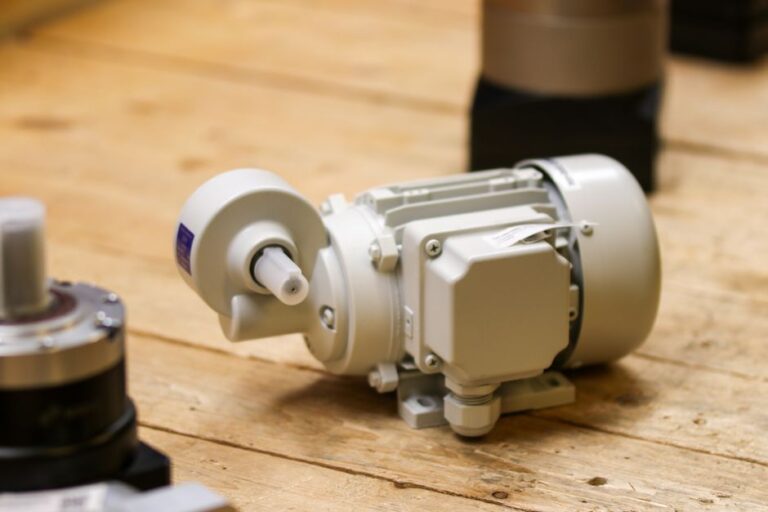 Come Funziona il Motore Elettrico: Dalla Scoperta dell'Elettromagnetismo al Movimento