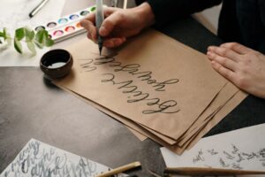 Il Potere di Pensare su Carta: Creatività e Chiarezza nell'Era dell'AI