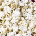 La Scienza Segreta dei Popcorn: Cosa Succede Davvero nel Chicco?