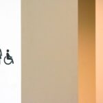 Il Significato di WC: Storia, Origine e Perché è Universale