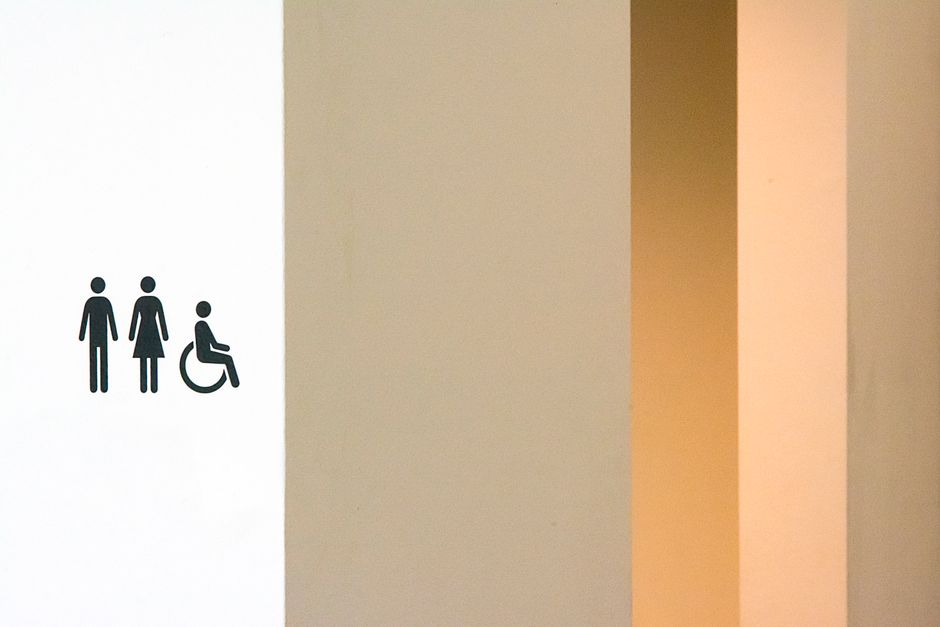 Il Significato di WC: Storia, Origine e Perché è Universale