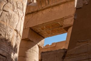 L'Arabizzazione dell'Egitto: Storia del Declino della Lingua Copta