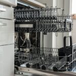 Lavastoviglie non lava bene? 5 Trucchi per Piatti Splendenti (con meno sforzo!)