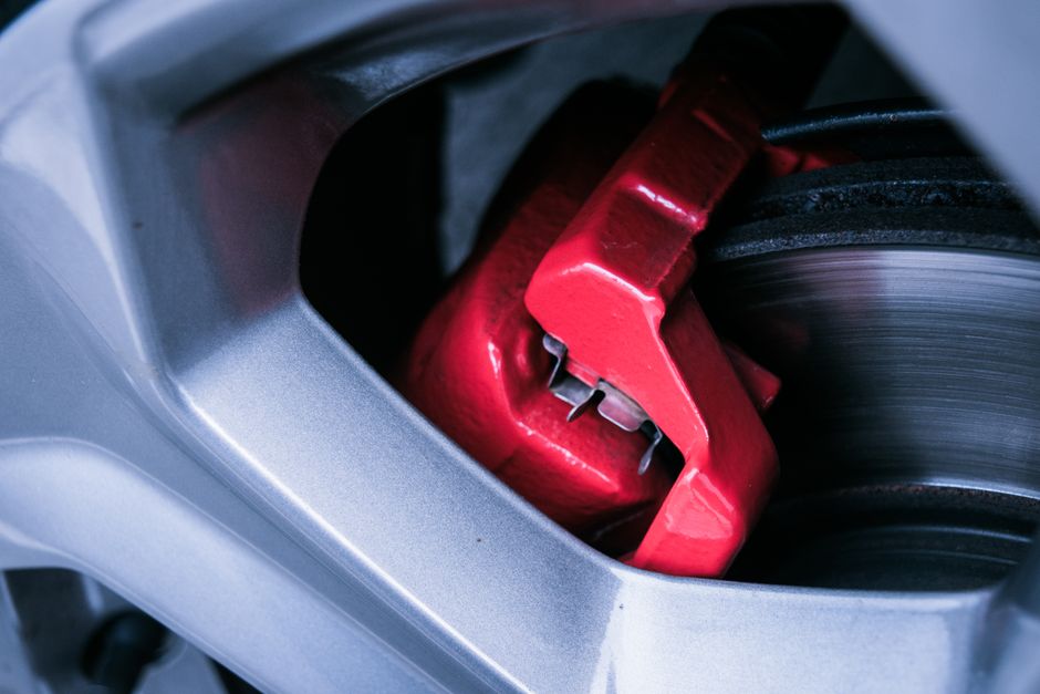 L'Evoluzione dei Freni Auto: Dalle Origini ai Sistemi Moderni